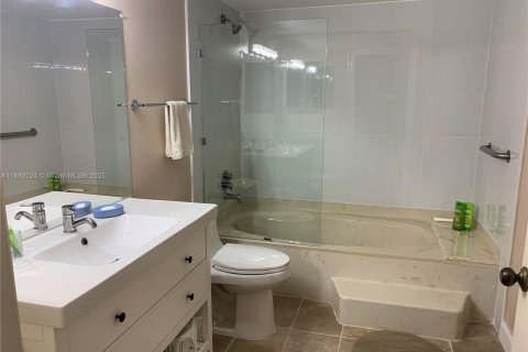 Condominio en alquiler en Sunny Isles Beach, Florida, 2 dormitorios, 122.63 m2 № 1941278 - foto 11