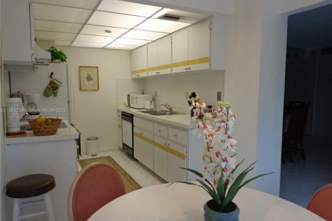 Condominio en alquiler en Sunny Isles Beach, Florida, 2 dormitorios, 122.63 m2 № 1941278 - foto 6