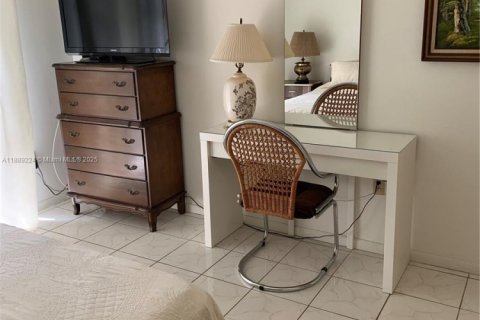 Condominio en alquiler en Sunny Isles Beach, Florida, 2 dormitorios, 122.63 m2 № 1941278 - foto 17