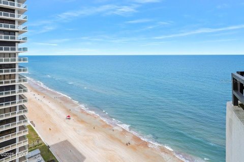 Condo in Daytona Beach, Florida, 2 bedrooms  № 1612875 - photo 1