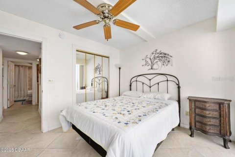 Condo in Daytona Beach, Florida, 2 bedrooms  № 1612875 - photo 10