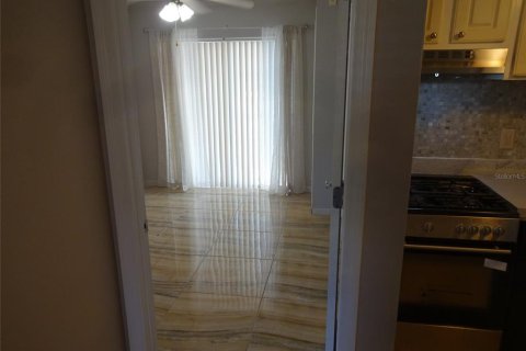 Condominio en alquiler en Altamonte Springs, Florida, 1 dormitorio, 46.08 m2 № 2098446 - foto 11