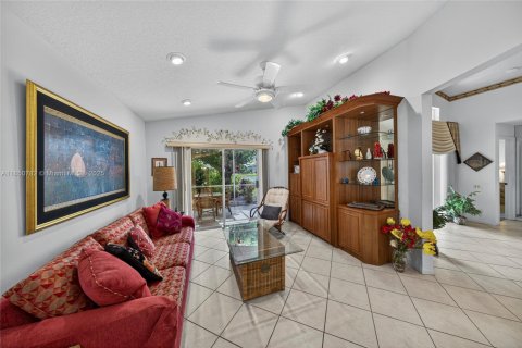 House in Boynton Beach, Florida 3 bedrooms, 185.06 sq.m. № 1857452 - photo 17