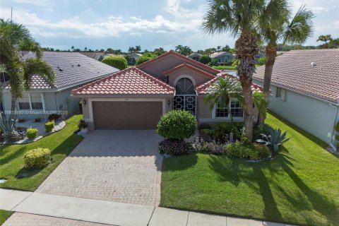 House in Boynton Beach, Florida 3 bedrooms, 185.06 sq.m. № 1857452 - photo 2