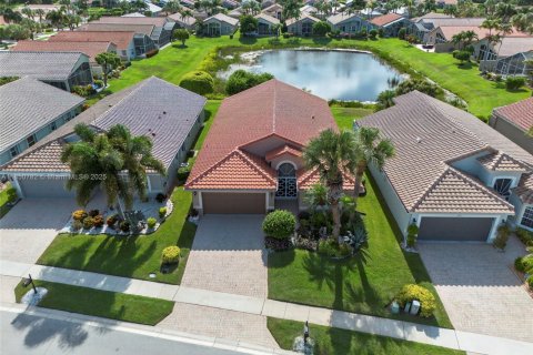 House in Boynton Beach, Florida 3 bedrooms, 185.06 sq.m. № 1857452 - photo 4