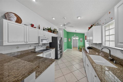 House in Boynton Beach, Florida 3 bedrooms, 185.06 sq.m. № 1857452 - photo 20