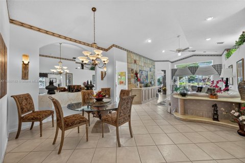 House in Boynton Beach, Florida 3 bedrooms, 185.06 sq.m. № 1857452 - photo 12