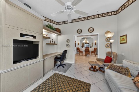 House in Boynton Beach, Florida 3 bedrooms, 185.06 sq.m. № 1857452 - photo 10