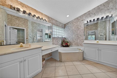 House in Boynton Beach, Florida 3 bedrooms, 185.06 sq.m. № 1857452 - photo 26