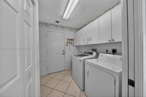 House in Boynton Beach, Florida 3 bedrooms, 185.06 sq.m. № 1857452 - photo 22