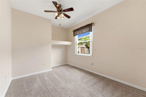 House in Land O' Lakes, Florida 3 bedrooms, 184.69 sq.m. № 2236853 - photo 25