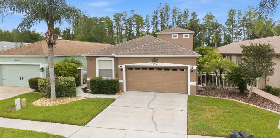 House in Land O' Lakes, Florida 3 bedrooms, 184.69 sq.m. № 2236853