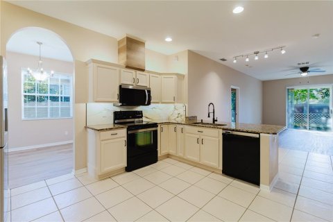 Villa ou maison à vendre à Land O' Lakes, Floride: 5 chambres, 209.96 m2 № 2236481 - photo 11
