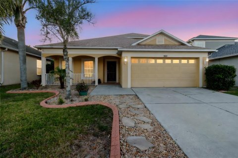 House in Land O' Lakes, Florida 5 bedrooms, 209.96 sq.m. № 2236481