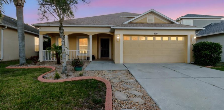 Villa ou maison à Land O' Lakes, Floride 5 chambres, 209.96 m2 № 2236481