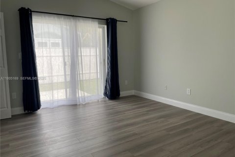 Villa ou maison à louer à Pembroke Pines, Floride: 3 chambres, 131.74 m2 № 1993347 - photo 7