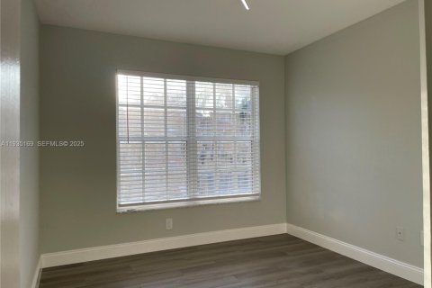 Villa ou maison à louer à Pembroke Pines, Floride: 3 chambres, 131.74 m2 № 1993347 - photo 9