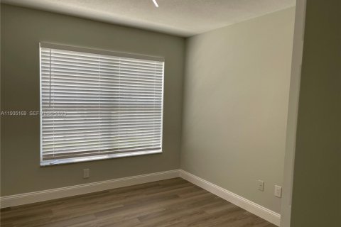Villa ou maison à louer à Pembroke Pines, Floride: 3 chambres, 131.74 m2 № 1993347 - photo 12