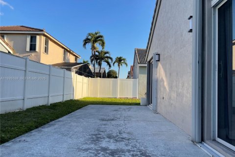 Villa ou maison à louer à Pembroke Pines, Floride: 3 chambres, 131.74 m2 № 1993347 - photo 13