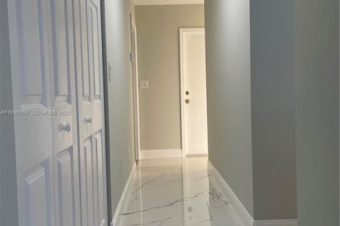 Villa ou maison à louer à Pembroke Pines, Floride: 3 chambres, 131.74 m2 № 1993347 - photo 5