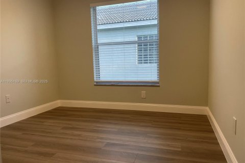 Villa ou maison à louer à Pembroke Pines, Floride: 3 chambres, 131.74 m2 № 1993347 - photo 10