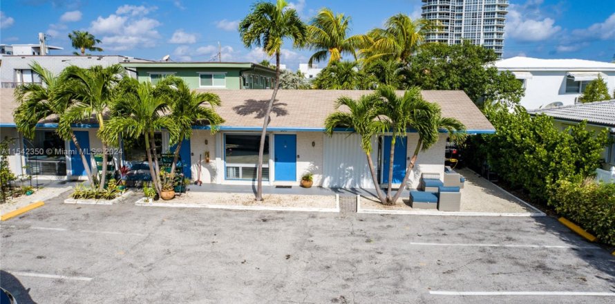 Commercial property in Hollywood, Florida № 1040969