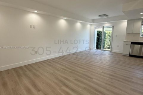 Apartamento en alquiler en Miami, Florida, 2 dormitorios, 92.9 m2 № 1947043 - foto 2
