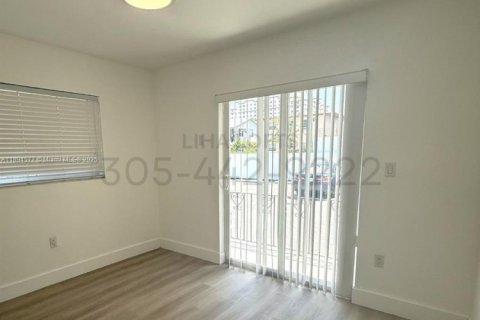 Apartamento en alquiler en Miami, Florida, 2 dormitorios, 92.9 m2 № 1947043 - foto 8