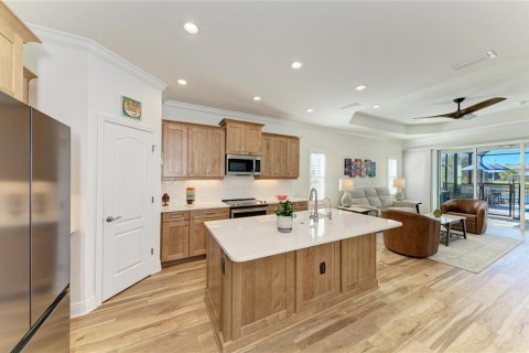 House in Sarasota, Florida 3 bedrooms, 172.89 sq.m. № 2199382 - photo 14