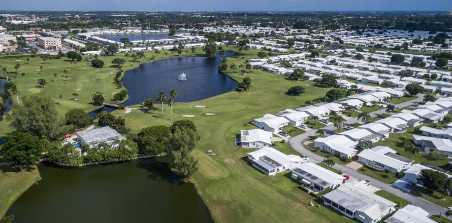 House in Boynton Beach, Florida 2 bedrooms, 140.1 sq.m. № 1044068