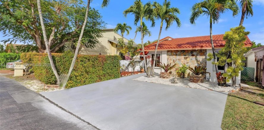 Villa ou maison à Miami, Floride 3 chambres, 124.58 m2 № 2023700