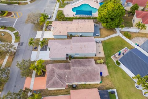 Купить виллу или дом в Мирамар, Флорида 4 спальни, 137.22м2, № 2040583 - фото 25