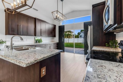 Купить виллу или дом в Мирамар, Флорида 4 спальни, 137.22м2, № 2040583 - фото 2