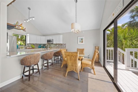 Villa ou maison à vendre à Sarasota, Floride: 3 chambres, 201.41 m2 № 2416889 - photo 4
