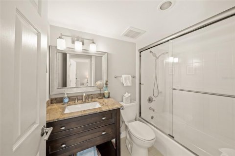 Villa ou maison à vendre à Sarasota, Floride: 3 chambres, 201.41 m2 № 2416889 - photo 12