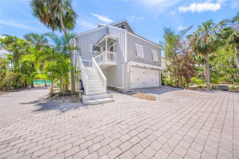 Villa ou maison à vendre à Sarasota, Floride: 3 chambres, 201.41 m2 № 2416889 - photo 2