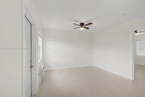 Condo in Miami, Florida, 1 bedroom № 2281104 - photo 5