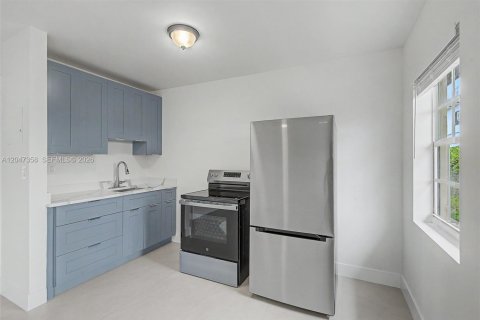 Condo in Miami, Florida, 1 bedroom № 2281104 - photo 7