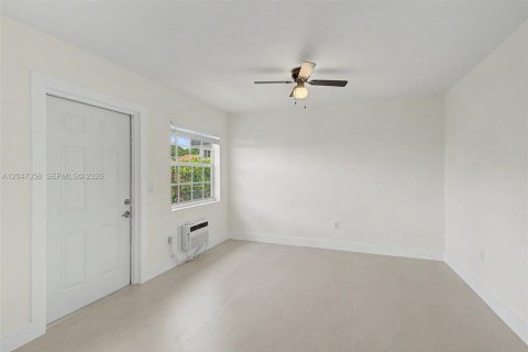 Condo in Miami, Florida, 1 bedroom № 2281104 - photo 6