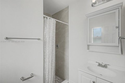 Condo in Miami, Florida, 1 bedroom № 2281104 - photo 12