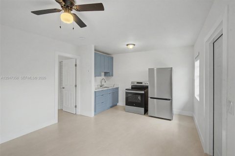 Condo in Miami, Florida, 1 bedroom № 2281104 - photo 3
