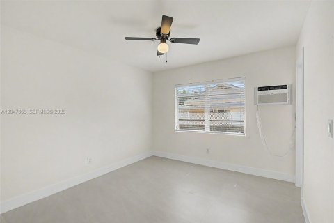 Condo in Miami, Florida, 1 bedroom № 2281104 - photo 9