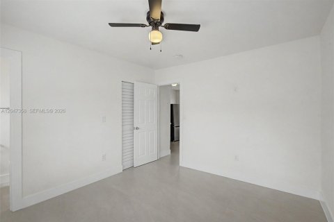 Condo in Miami, Florida, 1 bedroom № 2281104 - photo 10