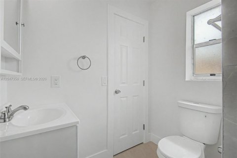 Condo in Miami, Florida, 1 bedroom № 2281104 - photo 13