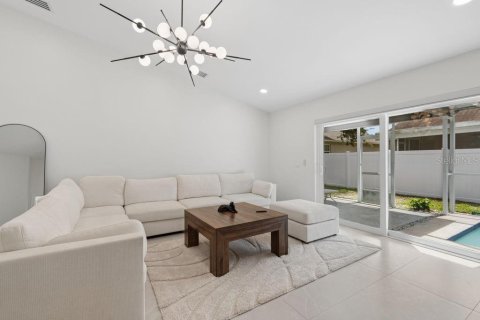 House in Largo, Florida 3 bedrooms, 134.89 sq.m. № 2235635 - photo 11