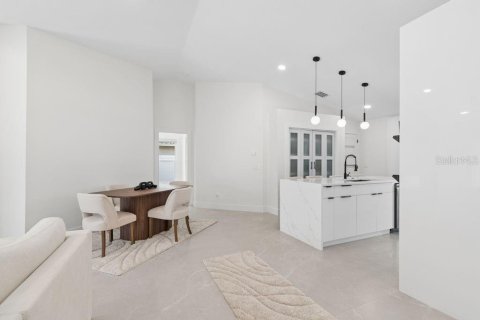 House in Largo, Florida 3 bedrooms, 134.89 sq.m. № 2235635 - photo 14