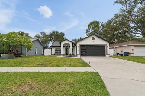 House in Largo, Florida 3 bedrooms, 134.89 sq.m. № 2235635 - photo 2