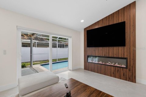 House in Largo, Florida 3 bedrooms, 134.89 sq.m. № 2235635 - photo 10