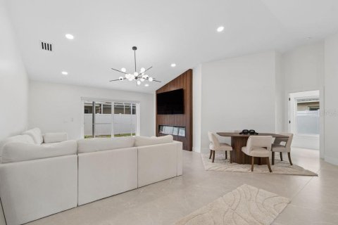 House in Largo, Florida 3 bedrooms, 134.89 sq.m. № 2235635 - photo 9