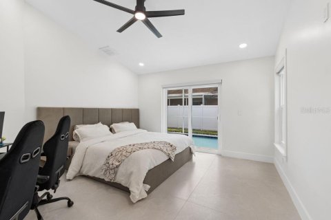 House in Largo, Florida 3 bedrooms, 134.89 sq.m. № 2235635 - photo 28